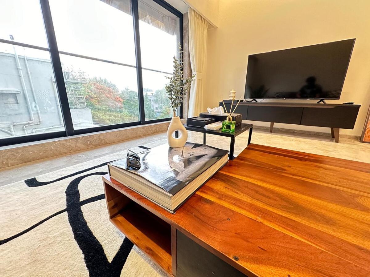 Luxurious 2 Bhk & Workspace On Juhu Tara Road Apartament