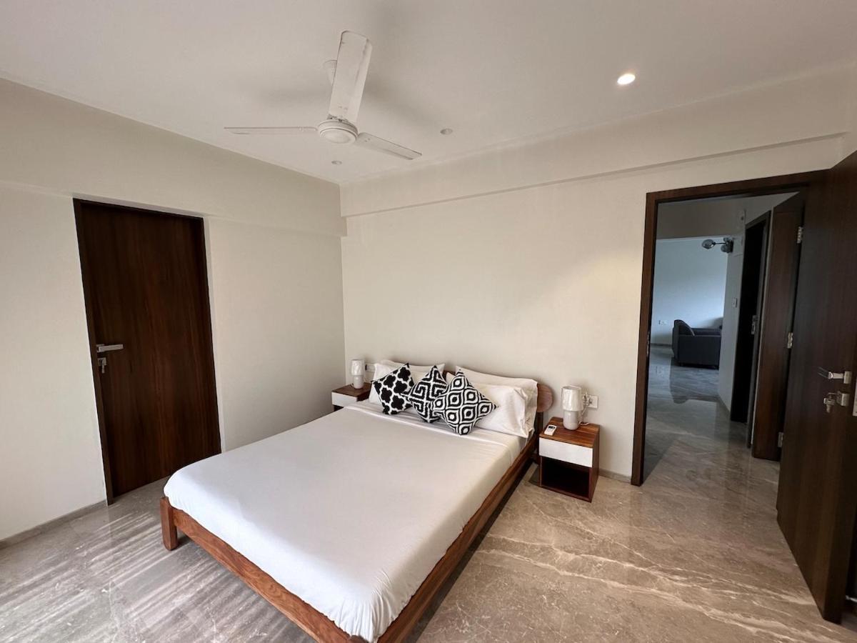 Apartament Luxurious 2 Bhk & Workspace On Juhu Tara Road