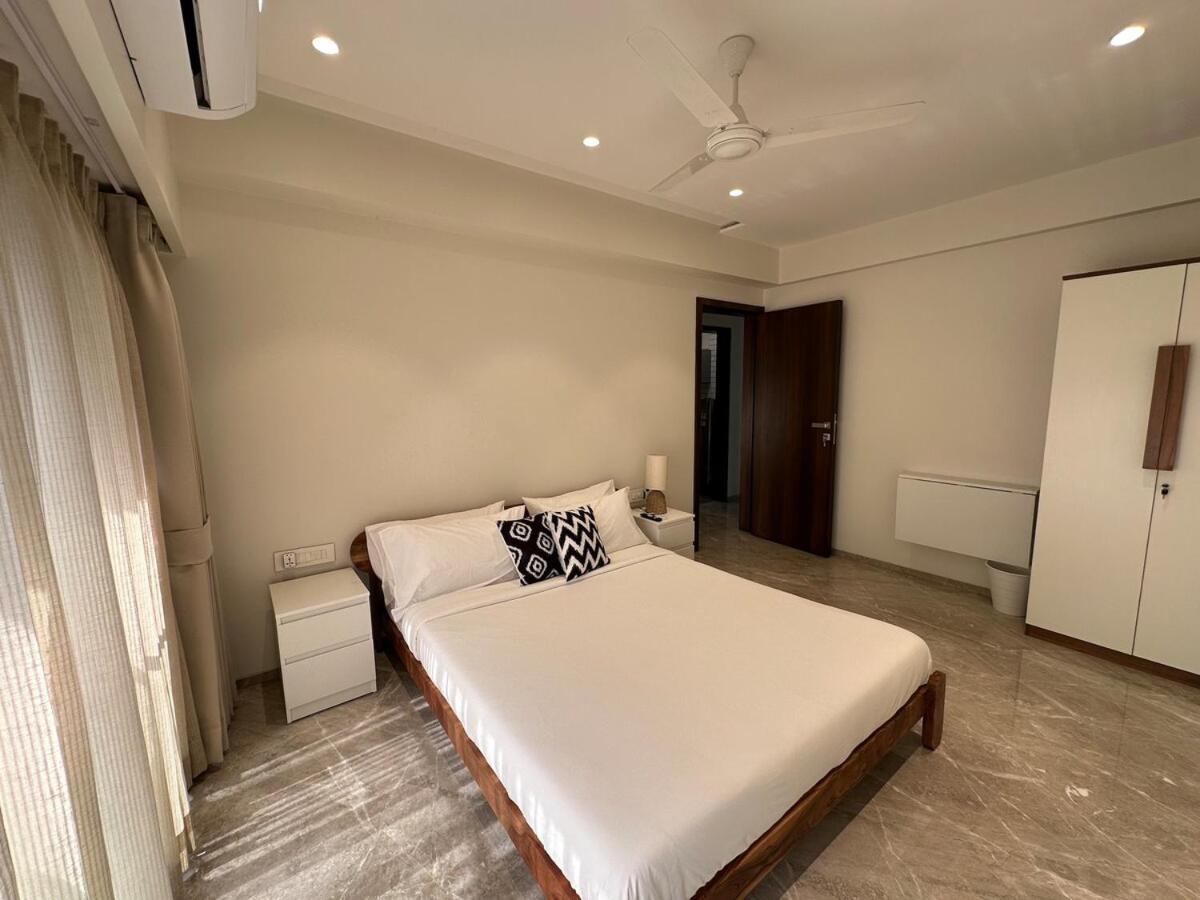 Luxurious 2 Bhk & Workspace On Juhu Tara Road Apartament