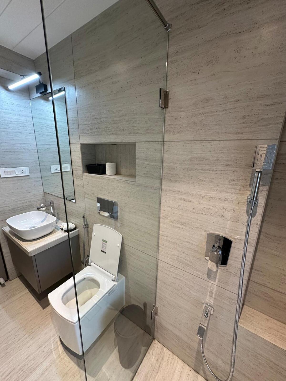 Apartament Luxurious 2 Bhk & Workspace On Juhu Tara Road