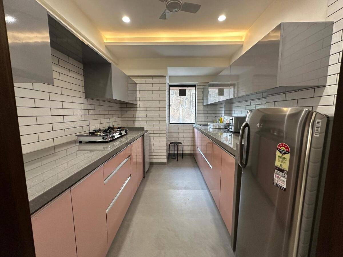 Luxurious 2 Bhk & Workspace On Juhu Tara Road Apartament